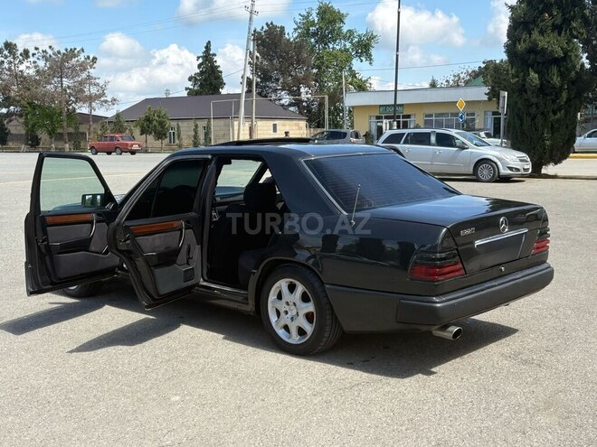 Mercedes E 220 1994, 385,211 km - 2.2 л - Zərdab