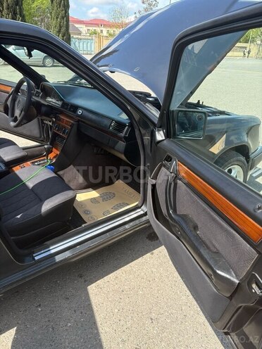 Mercedes E 220 1994, 385,211 km - 2.2 л - Zərdab