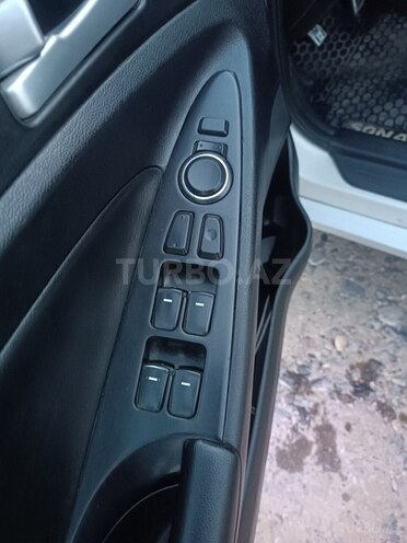 Hyundai Sonata 2010, 200,653 km - 2.4 л - Salyan