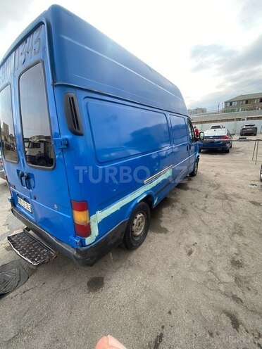 Ford Transit-5