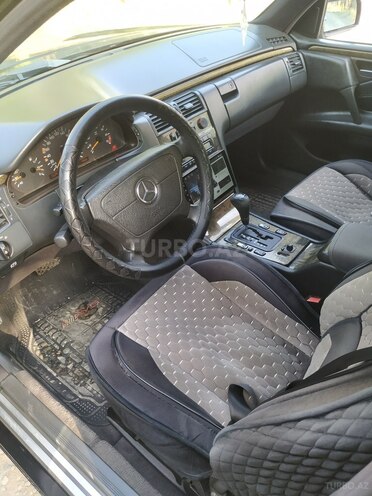 Mercedes E 240 1998, 384,000 km - 2.4 l - Naxçıvan