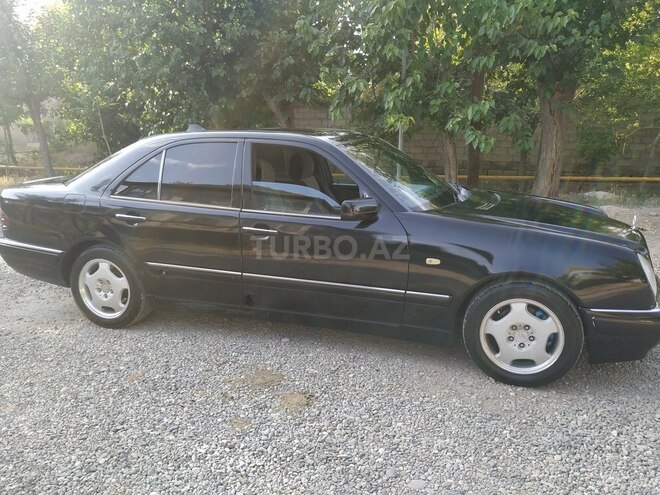 Mercedes E 240 1998, 384,000 km - 2.4 l - Naxçıvan