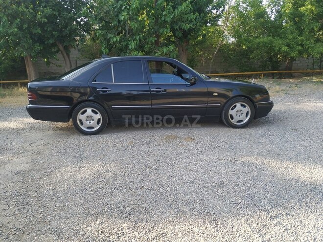 Mercedes E 240 1998, 384,000 km - 2.4 l - Naxçıvan