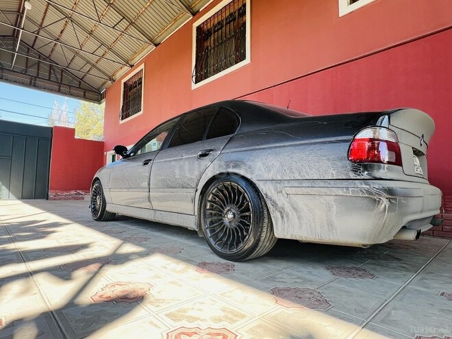 BMW 530 2002, 325,000 km - 3.0 l - Yevlax