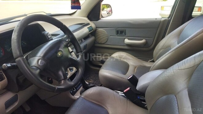 Land Rover Discovery 2001, 145,872 km - 4.0 l - Qazax