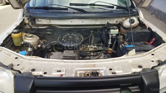 Land Rover Discovery 2001, 145,872 km - 4.0 l - Qazax