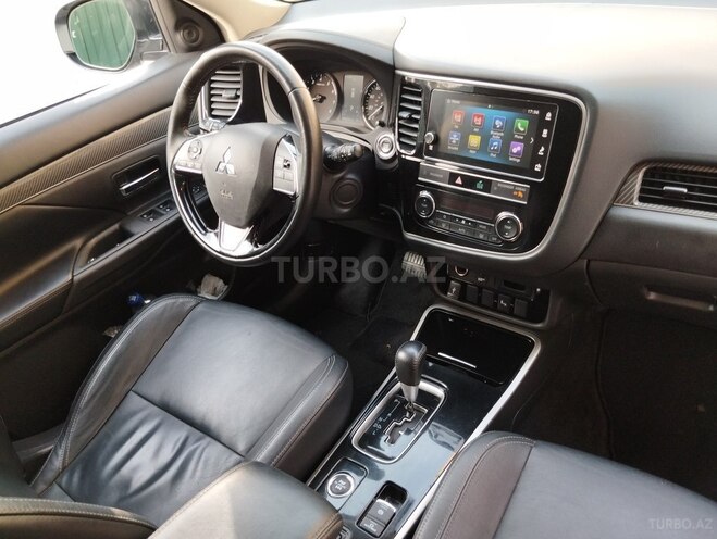 Mitsubishi Outlander 2018, 98,000 km - 3.0 l - Bakı