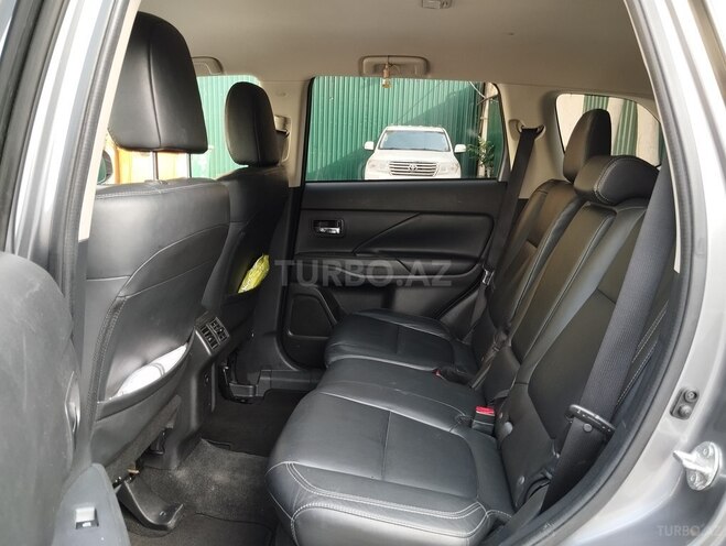 Mitsubishi Outlander 2018, 98,000 km - 3.0 l - Bakı