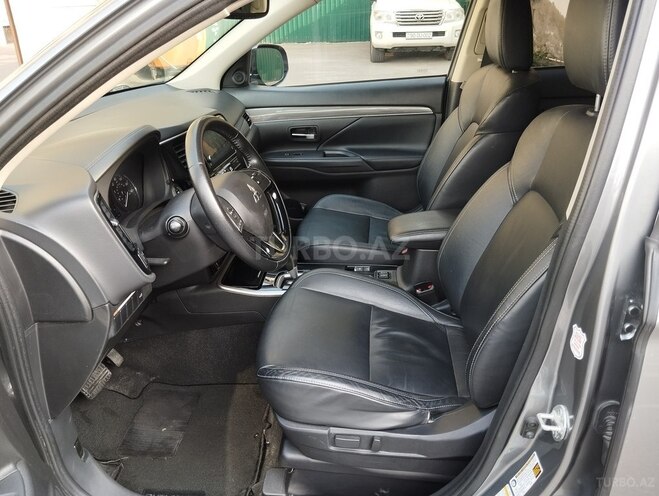Mitsubishi Outlander 2018, 98,000 km - 3.0 l - Bakı