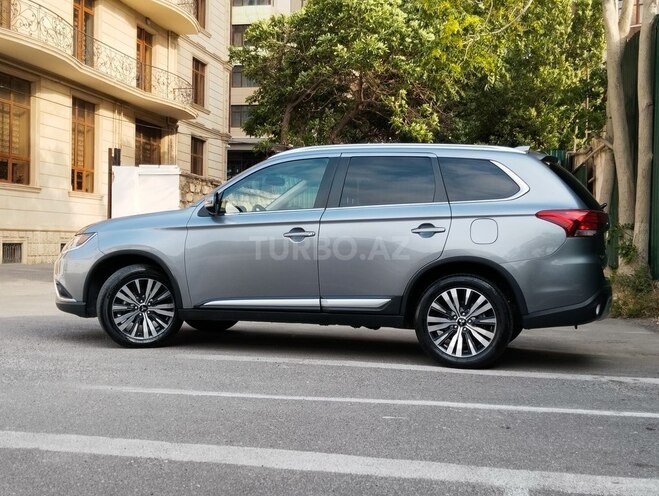 Mitsubishi Outlander 2018, 98,000 km - 3.0 l - Bakı