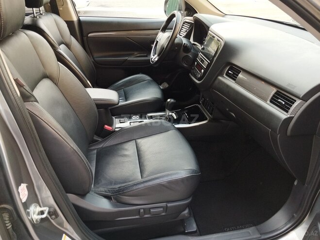 Mitsubishi Outlander 2018, 98,000 km - 3.0 l - Bakı