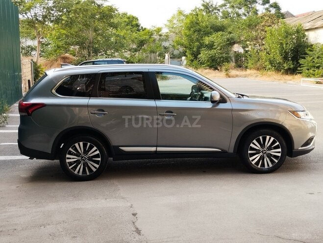 Mitsubishi Outlander 2018, 98,000 km - 3.0 l - Bakı