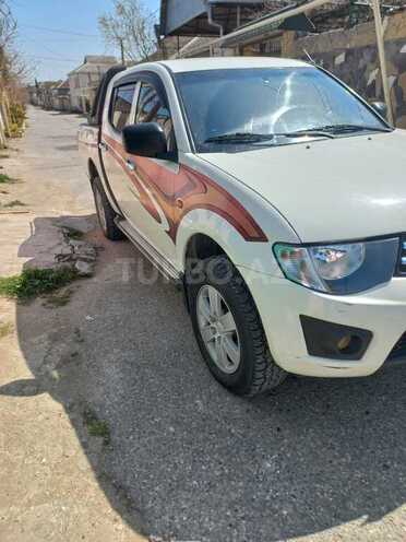 Mitsubishi L200 2006, 283,000 km - 2.5 l - Bakı