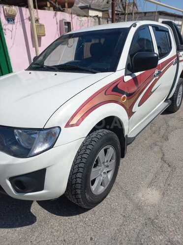 Mitsubishi L200 2006, 283,000 km - 2.5 l - Bakı