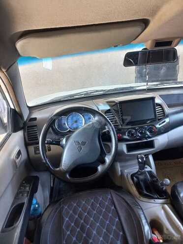 Mitsubishi L200 2006, 283,000 km - 2.5 l - Bakı