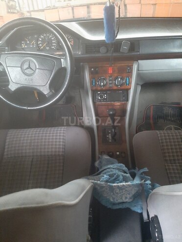Mercedes E 220 1995, 38,550 km - 2.2 l - Masallı