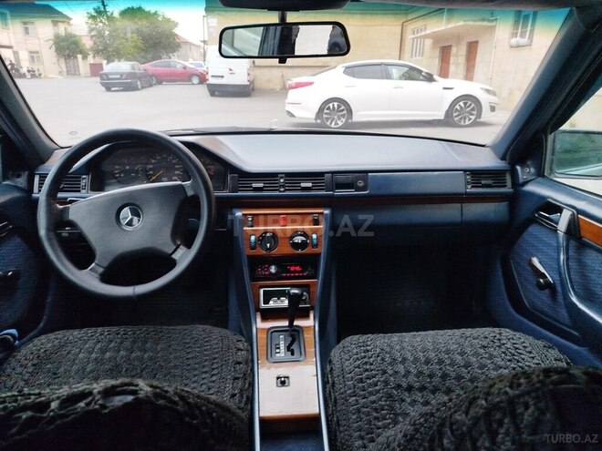 Mercedes E 200 1992, 296,486 km - 2.0 l - Bakı
