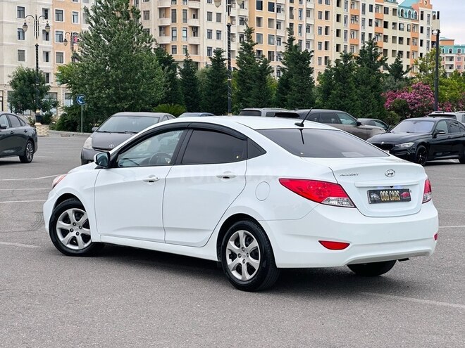 Hyundai Accent-2