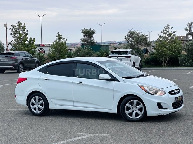 Hyundai Accent-4