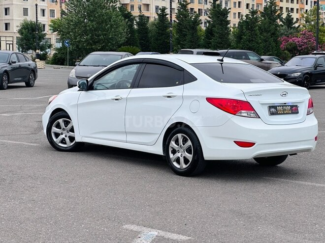 Hyundai Accent-3