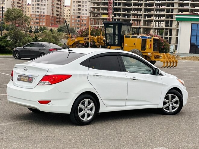 Hyundai Accent-6