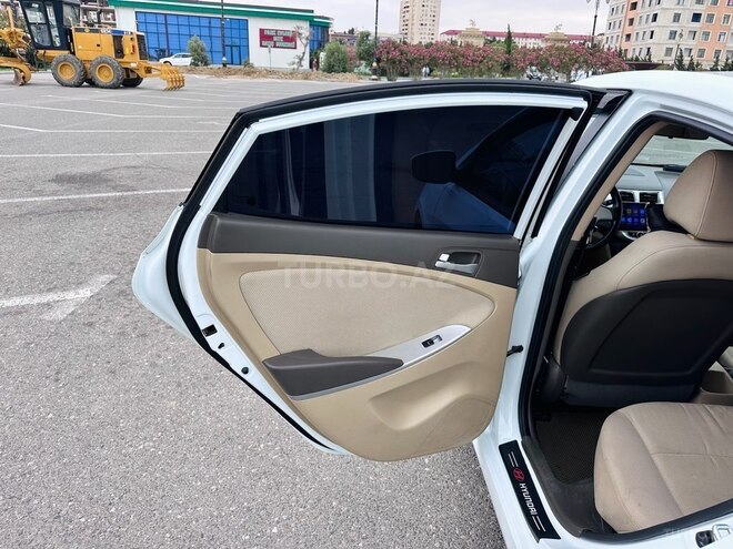 Hyundai Accent-10
