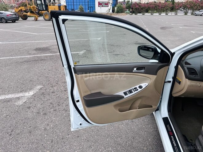 Hyundai Accent-9