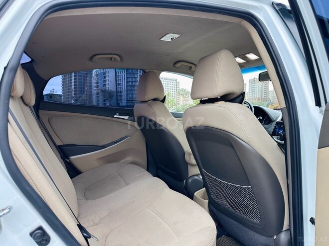 Hyundai Accent-16