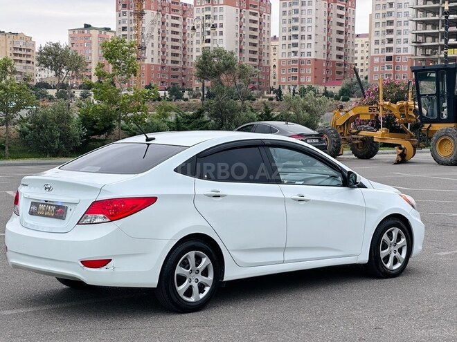 Hyundai Accent-21