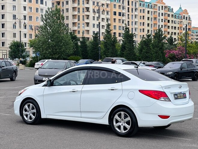 Hyundai Accent-25