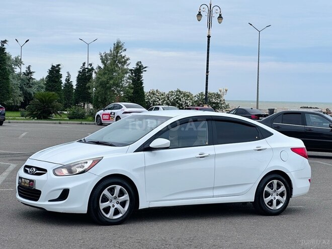Hyundai Accent-24