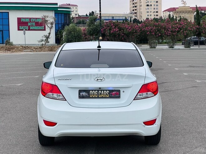 Hyundai Accent-23