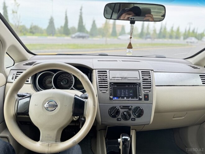 Nissan Tiida-9