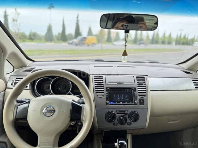 Nissan Tiida-10