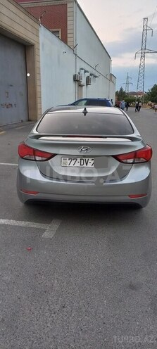 Hyundai Elantra-8