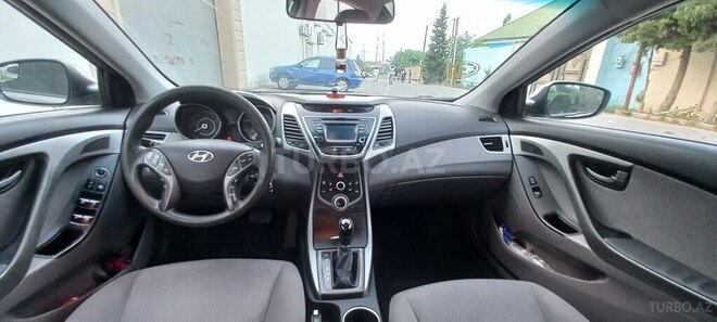 Hyundai Elantra-9