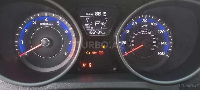 Hyundai Elantra-14