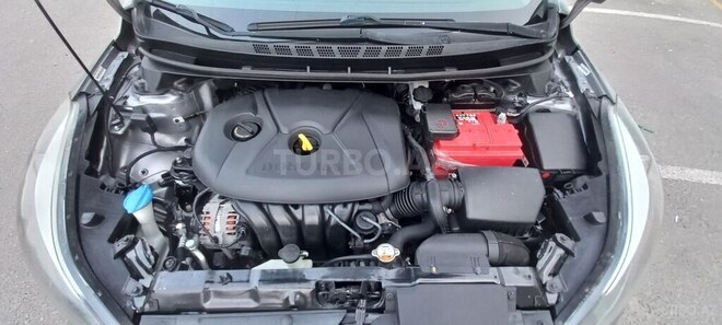 Hyundai Elantra-17