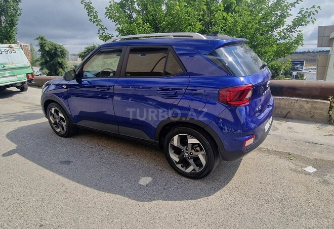 Hyundai Venue-21