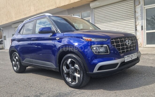 Hyundai Venue-10