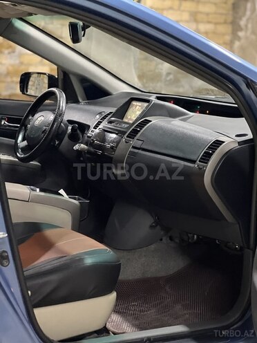 Toyota Prius-16