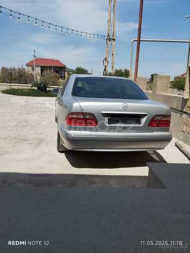 Mercedes E 240 2000, 298,000 km - 2.4 l - Bakı