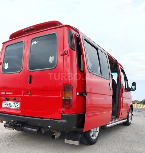 Ford Transit-10
