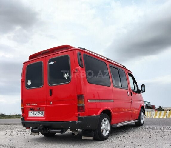 Ford Transit-8