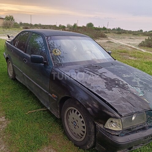 BMW 318 1995, 390,000 km - 1.8 l - Neftçala