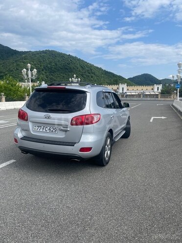 Hyundai Santa Fe-15