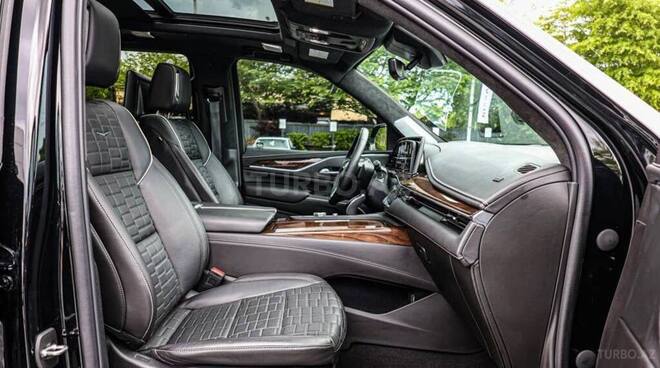Cadillac Escalade-12