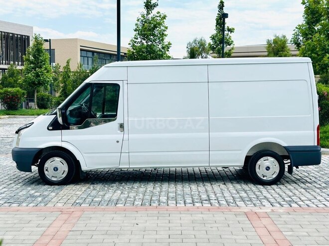 Ford Transit-13
