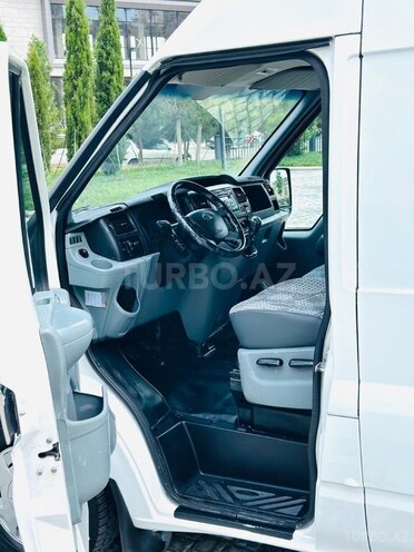 Ford Transit-16