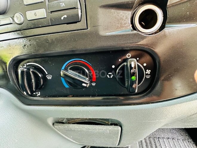Ford Transit-20